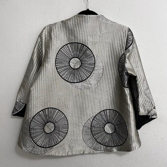 Elegant Black and White Women's Blazer - Picture 7 of 10